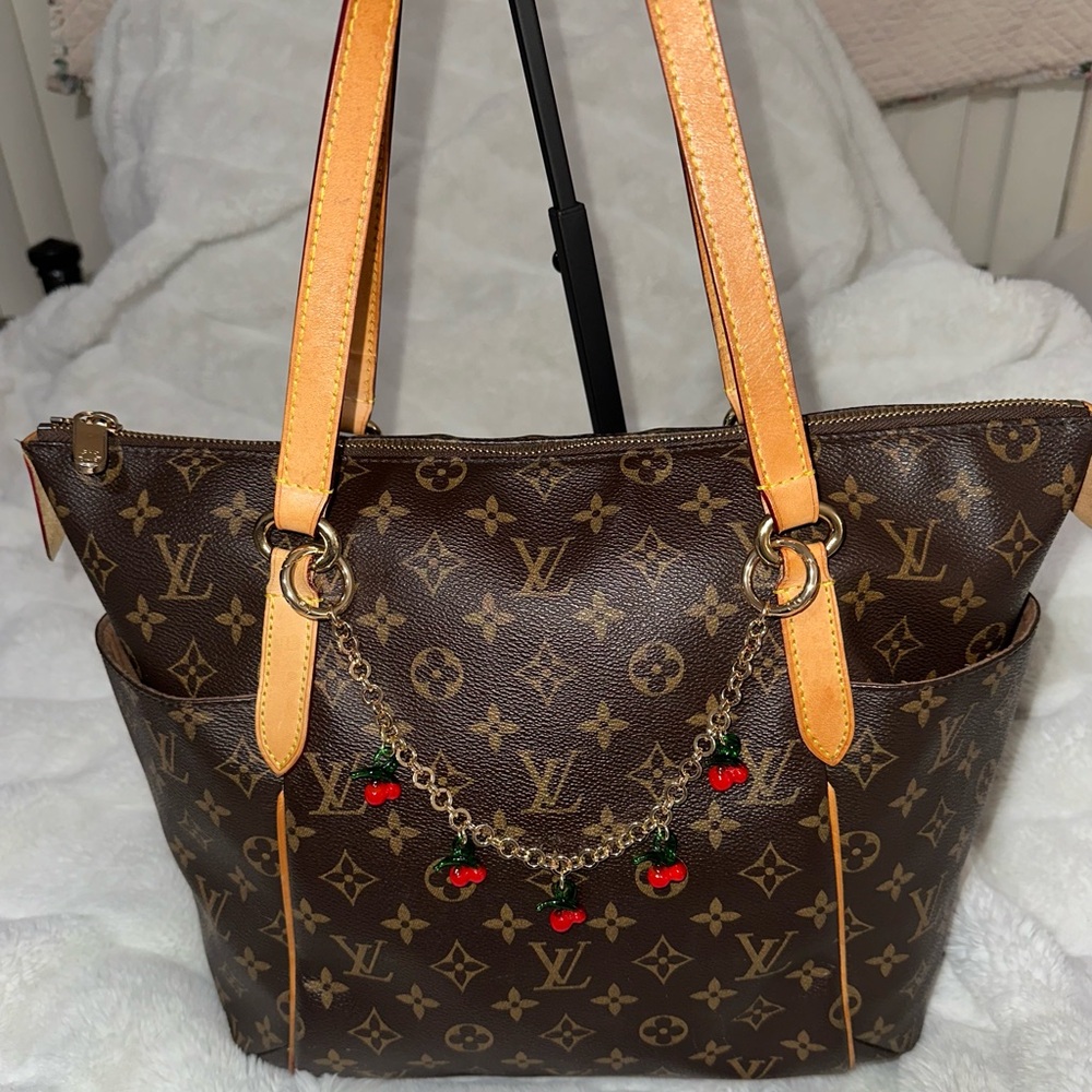 Louis Vuitton Brown Totally MM Monogram Tote Bag!